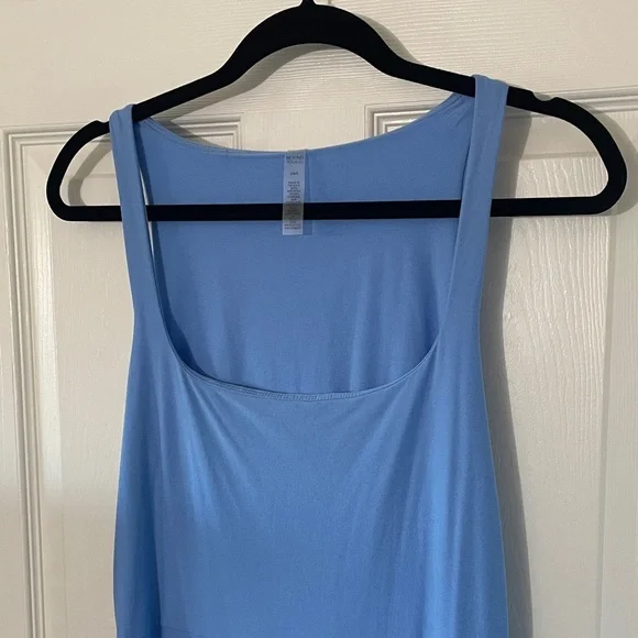 Beyond Yoga Featherweight Getaway Dress Size Large in Flower Blue Heather - Picture 8 of 11